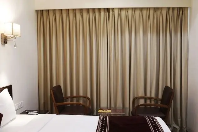 Deluxe Tek Büyük Yataklı Oda, 1 Çift Kişilik Yatak, Engellilere Uygun, Sigara İçilebilir