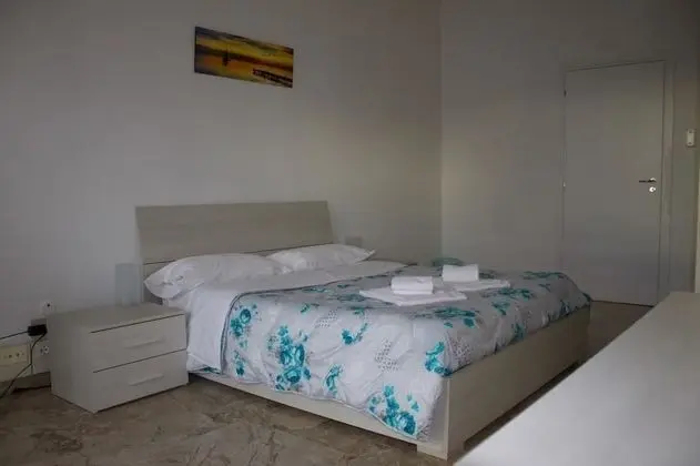 Tek Büyük Yataklı Oda, Ortak Banyo