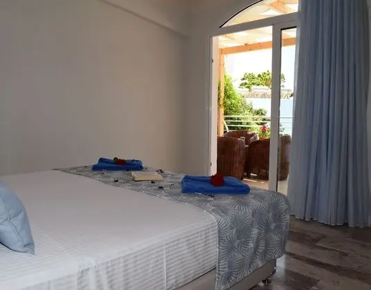 Junior Süit, Havuz Manzaralı