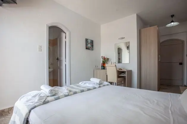 Standard Tek Büyük Yataklı Oda, Havuz Manzaralı