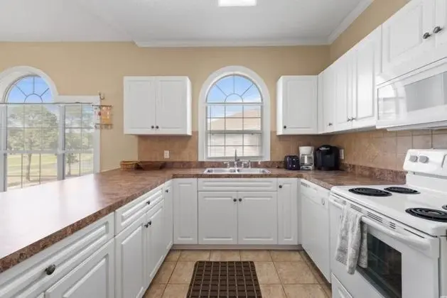 Daire (Myrtlewood 304-4713 ESCAPE!)