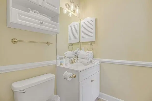 Daire (Myrtlewood 304-4713 ESCAPE!)