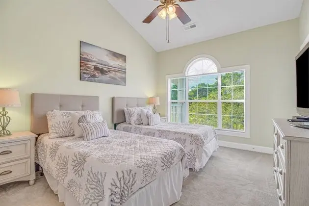Daire (Myrtlewood 304-4713 ESCAPE!)