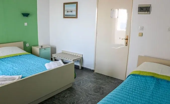 Üç Kişilik Oda, Deniz Manzaralı