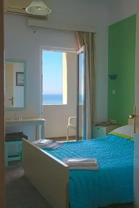Üç Kişilik Oda, Deniz Manzaralı