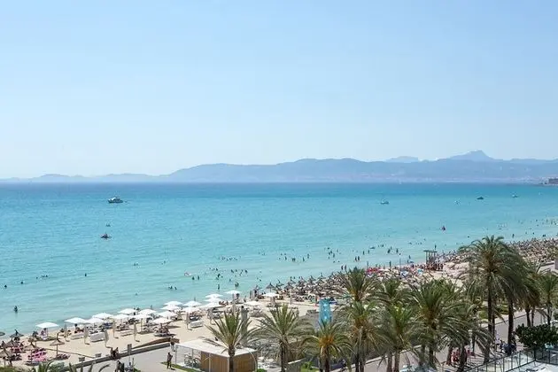 Tek Büyük Yataklı Oda, Balkon, Kısmi Deniz Manzaralı