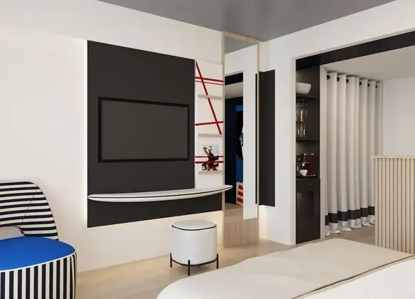 Tek Büyük Yataklı Oda, Balkon, Kısmi Deniz Manzaralı