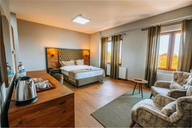 Lüks Suite Oda Sauna, Jakuzi Ve Geniş Yatak Seçenekleriyle