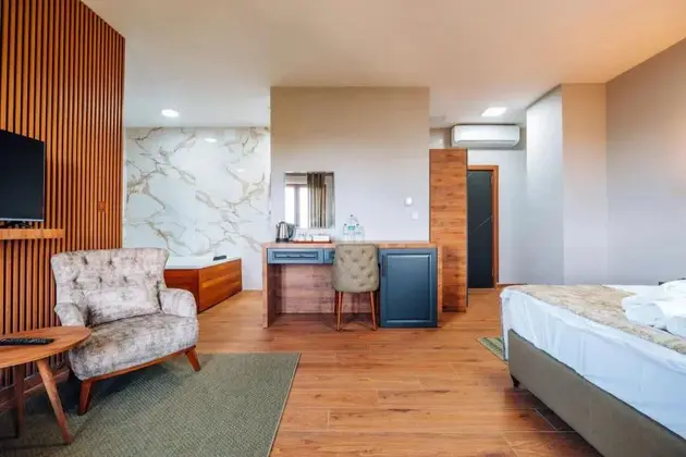 Lüks Suite Oda Sauna, Jakuzi Ve Geniş Yatak Seçenekleriyle