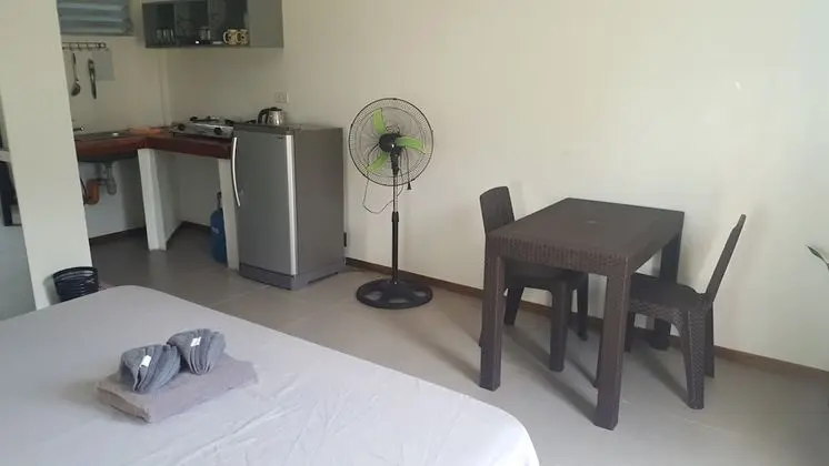Oda, 1 En Büyük (King) Boy Yatak, Küçük Mutfak (Fan Room)