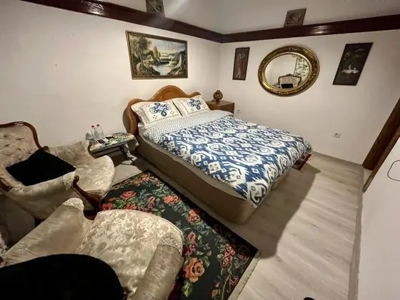 Zemin Kat Oda, Kara Manzaralı
