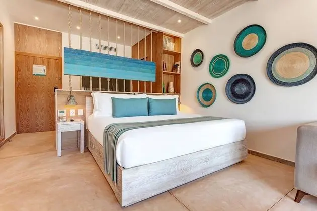 Deluxe Junior Suite Pool View