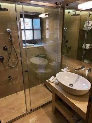 Traditional Tek Büyük Yataklı Oda