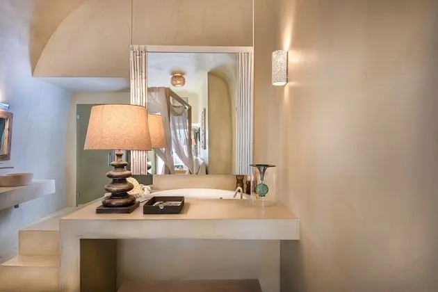 Senior Suite (Heated Outdoor Plunge Pool and Indoor Jacuzzi)