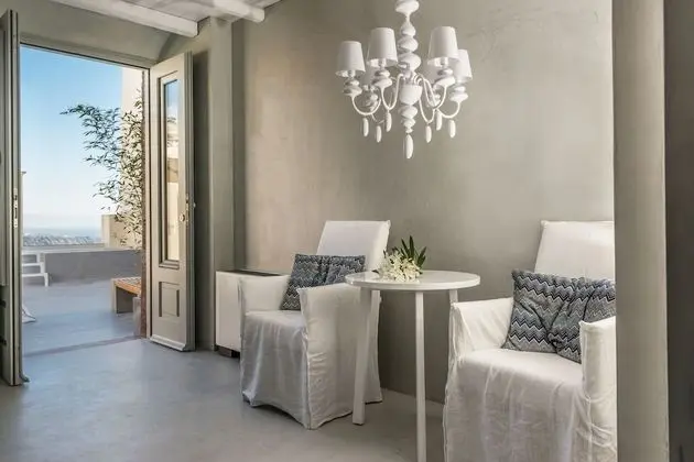 Senior Suite (Heated Outdoor Plunge Pool and Indoor Jacuzzi)