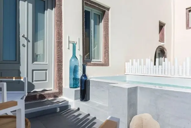 Senior Suite (Heated Outdoor Plunge Pool and Indoor Jacuzzi)