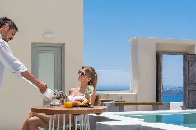 Senior Suite (Heated Outdoor Plunge Pool and Indoor Jacuzzi)