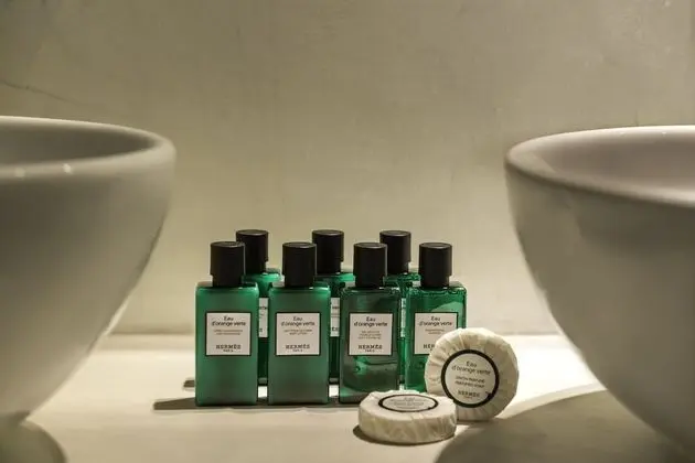 Senior Suite (Heated Outdoor Plunge Pool and Indoor Jacuzzi)