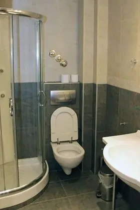 Üç Kişilik Oda