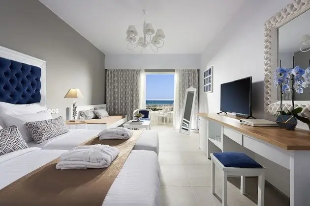 Deluxe Tek Büyük Yataklı Oda, Kısmi Deniz Manzaralı