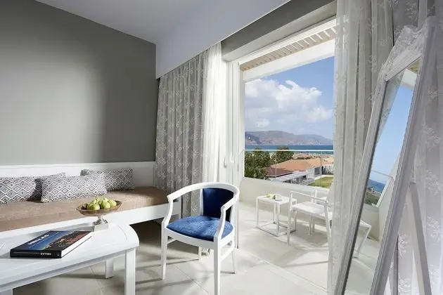 Deluxe Tek Büyük Yataklı Oda, Kısmi Deniz Manzaralı