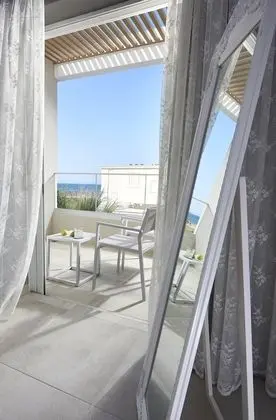Deluxe Tek Büyük Yataklı Oda, Kısmi Deniz Manzaralı