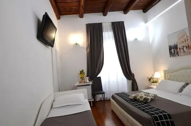Üç Kişilik Oda