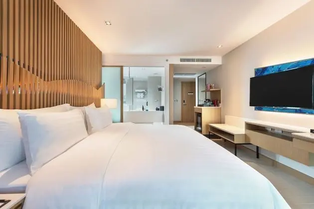 Deluxe Urban King Bed