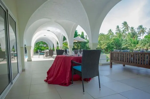 Luxury Villa, Denize Sıfır