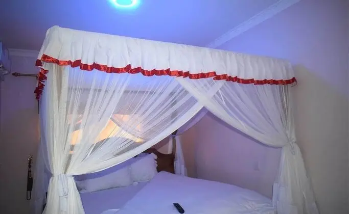 Luxury Tek Büyük Yataklı Oda