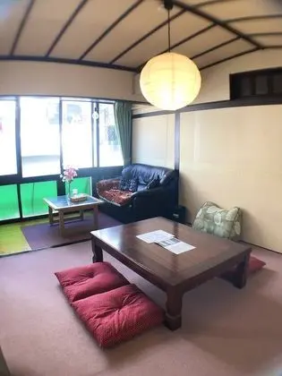 Üç Kişilik Oda