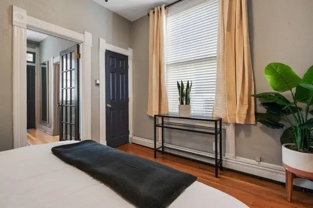 Sıra Ev, Birden Çok Yatak (N Capitol Hill I Stylish 2-Bedroom | )