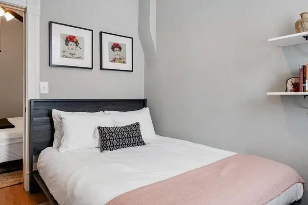 Sıra Ev, Birden Çok Yatak (N Capitol Hill I Stylish 2-Bedroom | )