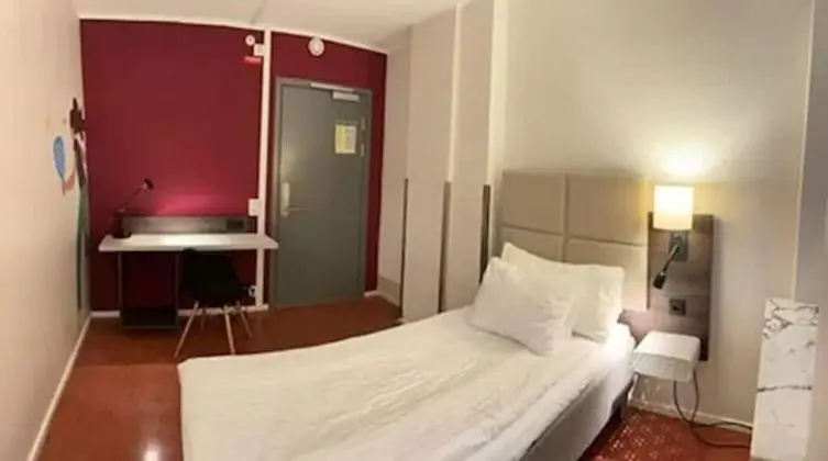 Tek Kişilik Oda, 1 Tek Kişilik Yatak, Ortak Banyo