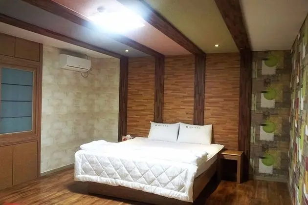 Family Oda (Korean style_Ondol)