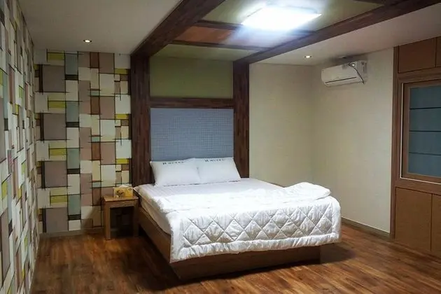 Family Oda (Korean style_Ondol)