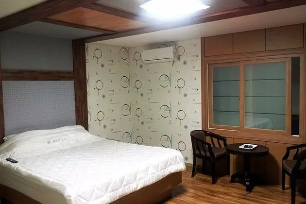 Family Oda (Korean style_Ondol)