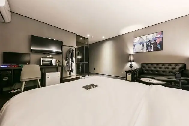 Premium Tek Büyük Yataklı Oda