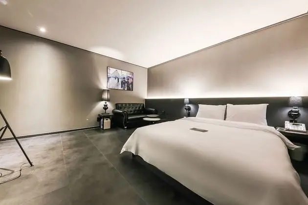 Premium Tek Büyük Yataklı Oda