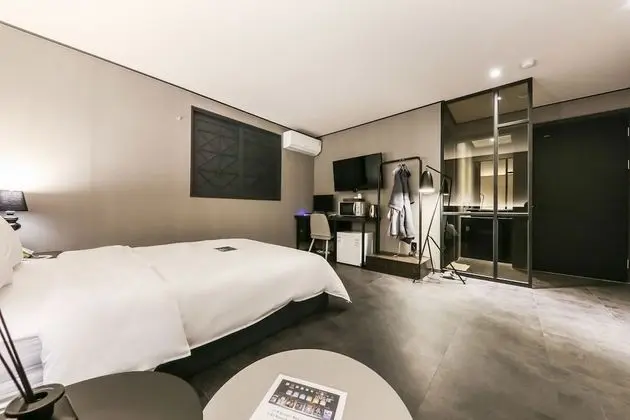 Premium Tek Büyük Yataklı Oda