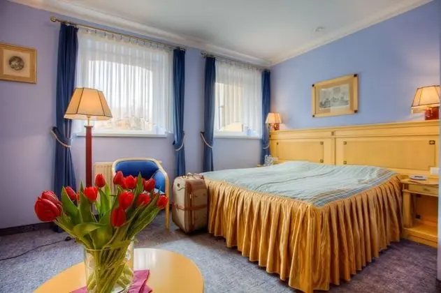 Büyük Yataklı Tek Kişilik Oda