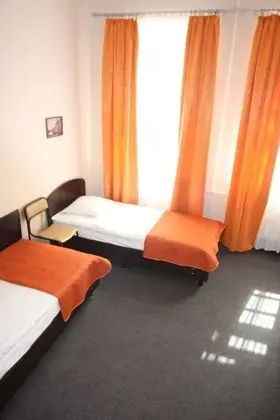 Üç Kişilik Oda, 3 Tek Kişilik Yatak