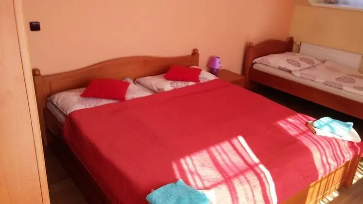 Economy Üç Kişilik Oda, Ortak Banyo