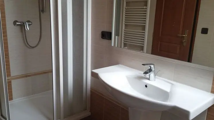 Economy Üç Kişilik Oda, Ortak Banyo