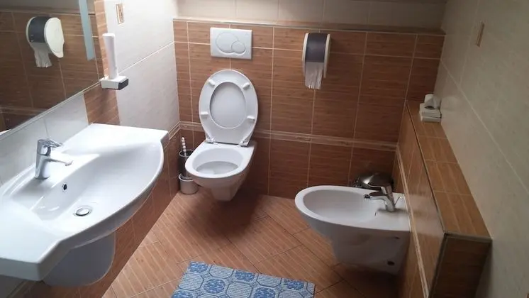 Economy Üç Kişilik Oda, Ortak Banyo