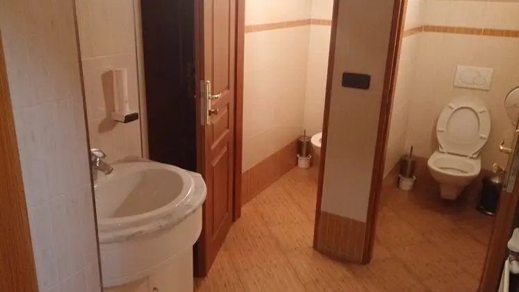 Economy Üç Kişilik Oda, Ortak Banyo