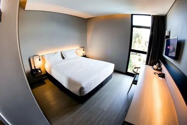 Business Tek Büyük Yataklı Oda