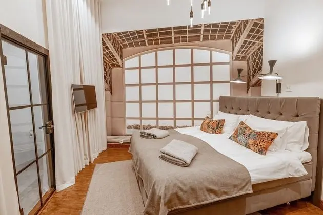 Tek Büyük Yataklı Oda, Penceresiz