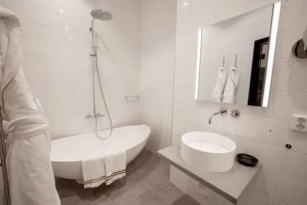 Tek Büyük Yataklı Oda, Penceresiz