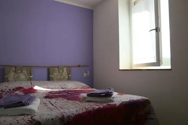 Tek Büyük veya İki Ayrı Yataklı Oda (Lavanda)